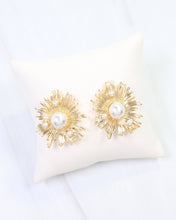 Load image into Gallery viewer, Alicia Pearl Sunburst Earring Gold: Default