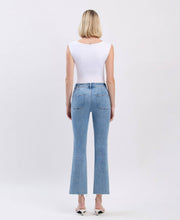 Load image into Gallery viewer, HIGH RISE PATCH POCKET CROP FLARE JEANS F6064: RESOUND / 29
