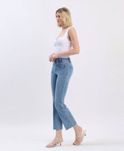 Load image into Gallery viewer, HIGH RISE PATCH POCKET CROP FLARE JEANS F6064: RESOUND / 26
