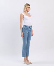 Load image into Gallery viewer, HIGH RISE PATCH POCKET CROP FLARE JEANS F6064: RESOUND / 28
