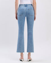 Load image into Gallery viewer, HIGH RISE PATCH POCKET CROP FLARE JEANS F6064: RESOUND / 30
