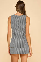 Load image into Gallery viewer, Round Neckline sleeveless Romper: BLACK/WHITE / S
