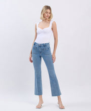 Load image into Gallery viewer, HIGH RISE PATCH POCKET CROP FLARE JEANS F6064: RESOUND / 26
