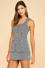 Load image into Gallery viewer, Round Neckline sleeveless Romper: BLACK/WHITE / L
