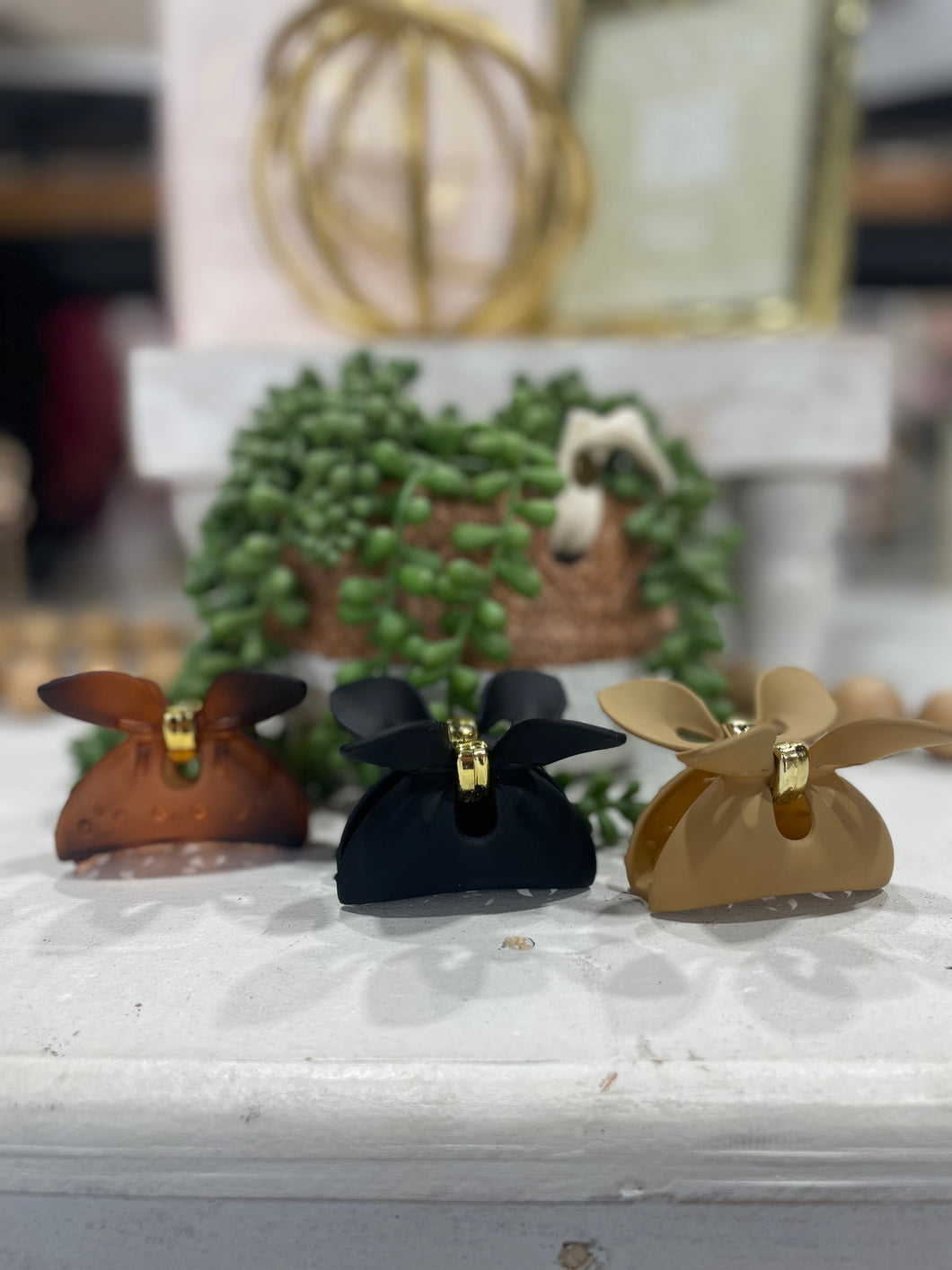 Neutral Clips With Gold Accent