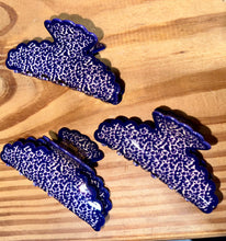 Load image into Gallery viewer, Blue Scalloped Claw Clip
