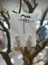 Load image into Gallery viewer, The Maisy Earrings

