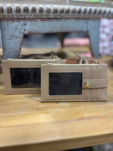 Load image into Gallery viewer, The On The Go Slim Cardholder Wallet - Taupe
