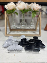 Load image into Gallery viewer, Polka Dot Claw Clip
