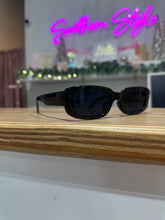 Load image into Gallery viewer, The Kinzley Sunglasses - Black
