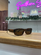 Load image into Gallery viewer, The Kinzley Sunglasses - Tortoise

