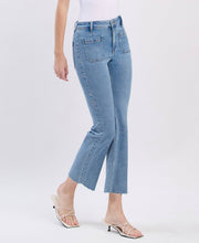 Load image into Gallery viewer, HIGH RISE PATCH POCKET CROP FLARE JEANS F6064: RESOUND / 28
